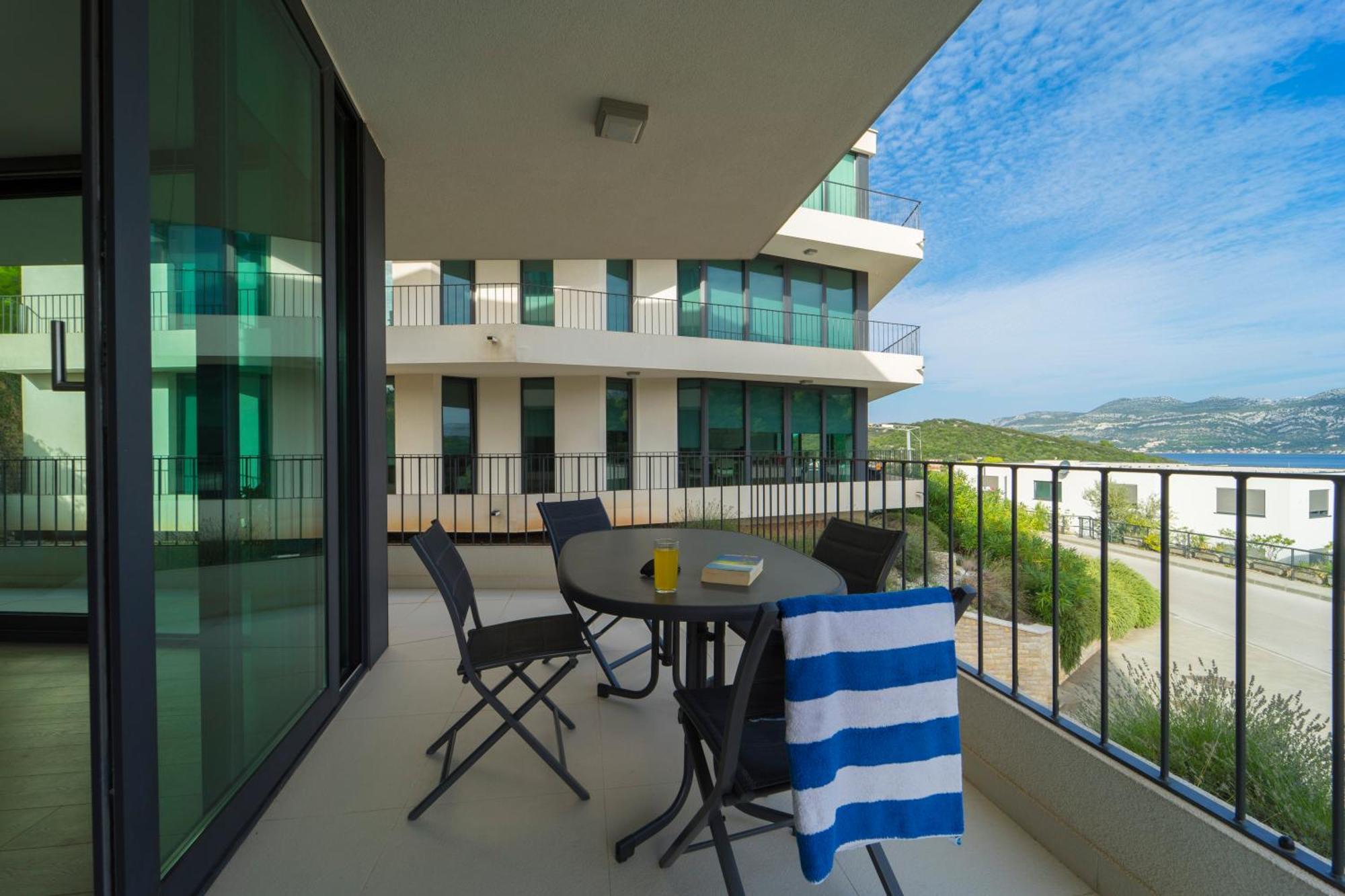 White Cloud Apartment *