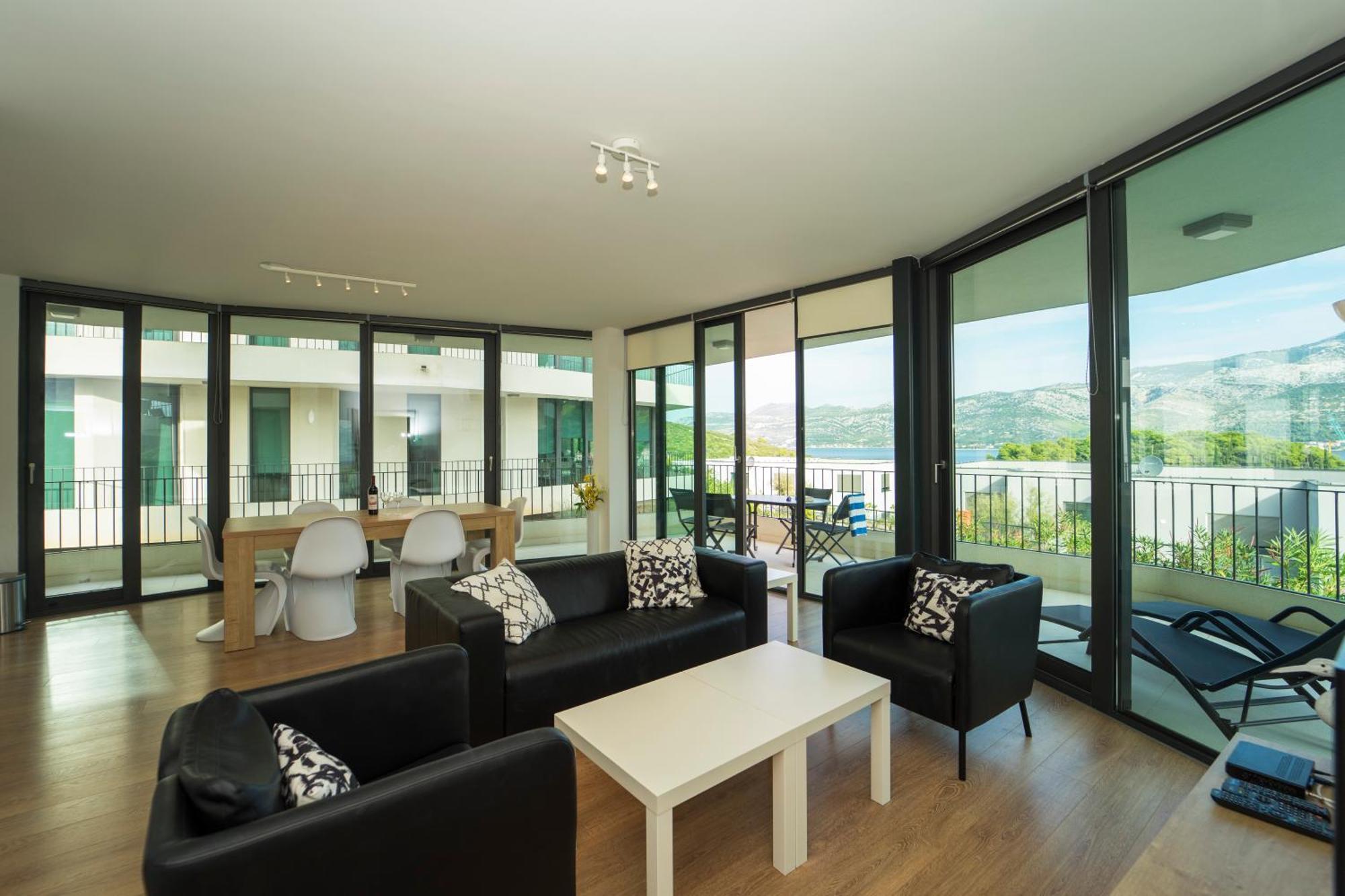 White Cloud Apartment *